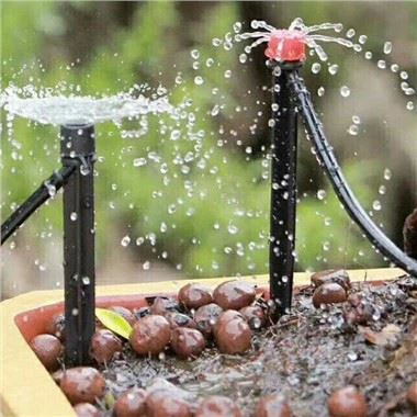 Dryppsprinklersystem for gressvanning